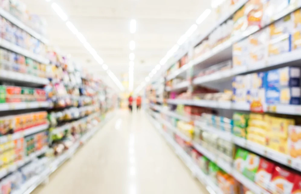 Walmart senkt Gewinnaussichten, da die Inflation die Käufer zwingt, mehr für Lebensmittel auszugeben